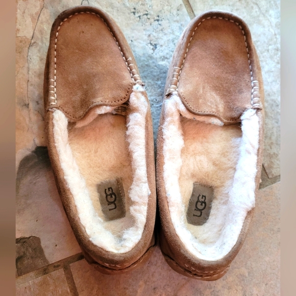 UGG Shoes - Women's UGG slippers, EUC size 8, $38